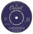 SP 45 RPM (7")   Frank Sinatra  "  It's nice to go trav'ling  "  Angleterre