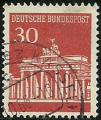 Alemania 1966-67.- Puerta de Brandeburgo. Y&T 370. Scott 954.Michel 508.