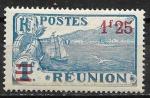 Runion -  1924 - YT n 104 *  (traces d'adhrence)