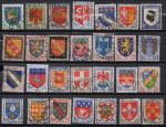 Lot de 28 timbres blasons et armoiries ( oblitrs et tous diffrents )