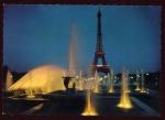 CPM  neuve  PARIS  Tour Eiffel et les Jets d'eau du Trocadro illumins