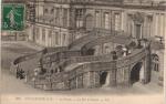 FONTAINEBLEAU : Le Palais et l'Escalier du Fer  Cheval