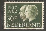 Netherlands - NVPH 765   royalty / rgne