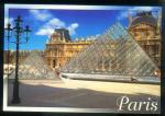 CPM  PARIS Le Palais du Louvre et la Pyramide