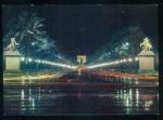 CPM  neuve PARIS L'Avenue des Champs Elyses et l'Arc de triomphe vus de nuit