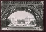 CPM non crite PARIS Le Palais de Chaillot vu sous la Tour Eiffel