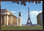 CPM  75 PARIS La Tour Eiffel et la Place du Trocadro