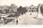 CPA  Paris  "  Le jardin des tuileries et l'arc de Triomphe du Carrousel  "