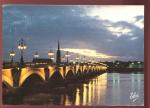 CPM 33 BORDEAUX Le pont de pierre sur la Garonne la nuit